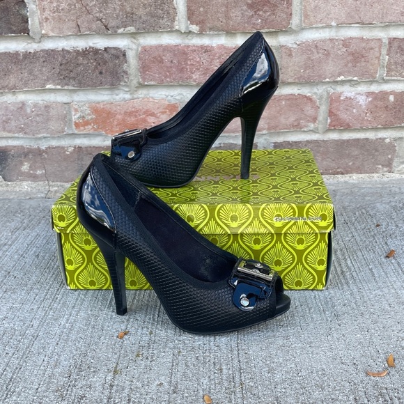 Gianni Bini Black Heels Stiletto Platform peep toe buckle size 6 - Picture 1 of 6
